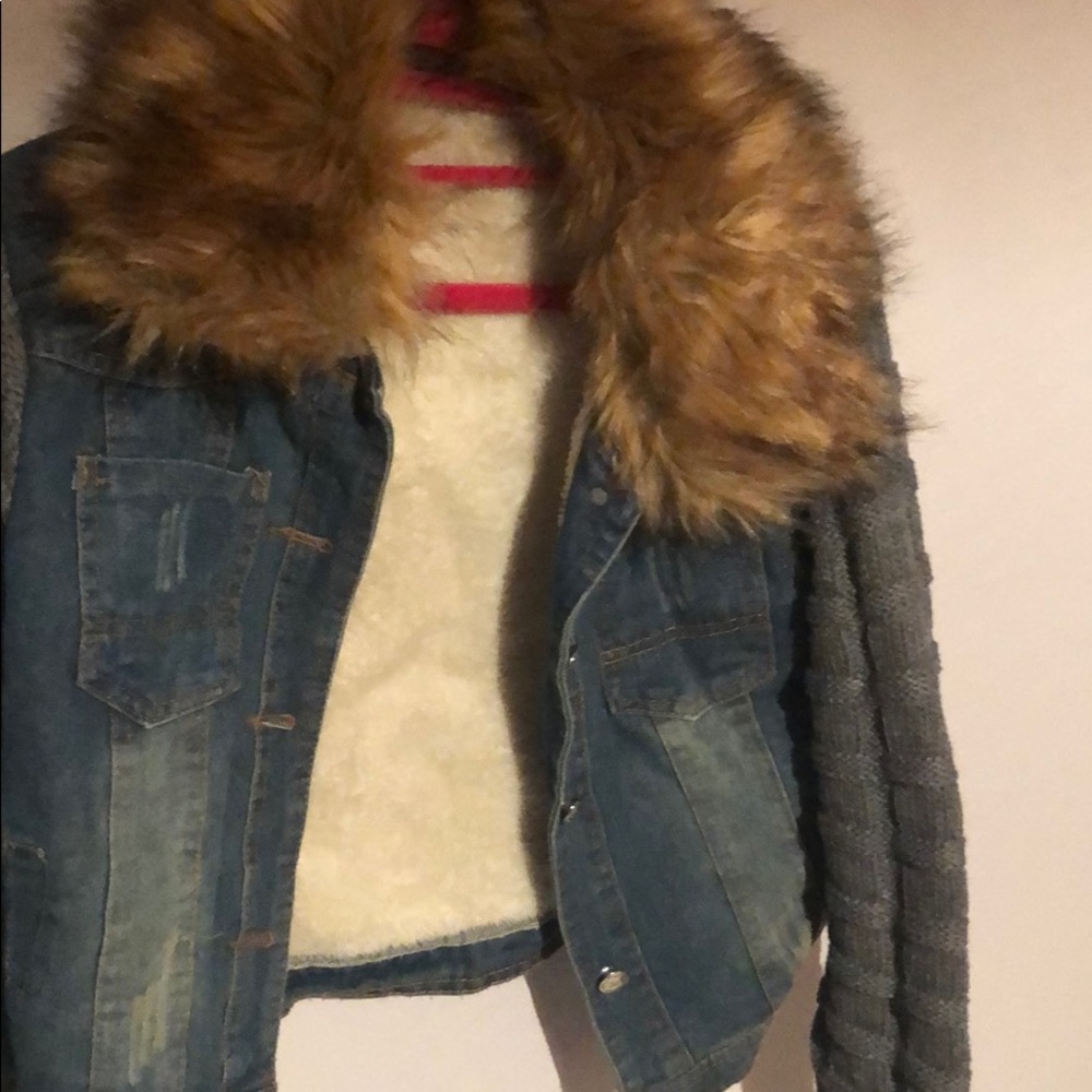 Faux fur collar/Sweater sleeve Jean Jacket